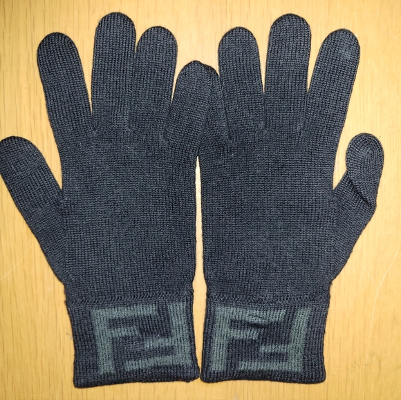 FENDI women's black gloves - Picture 2 of 9